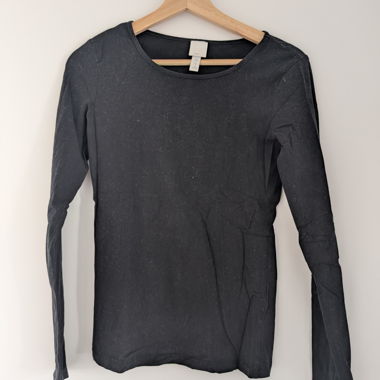 Schwarzes Langarmshirt