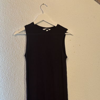 Schwarzes Kleid
