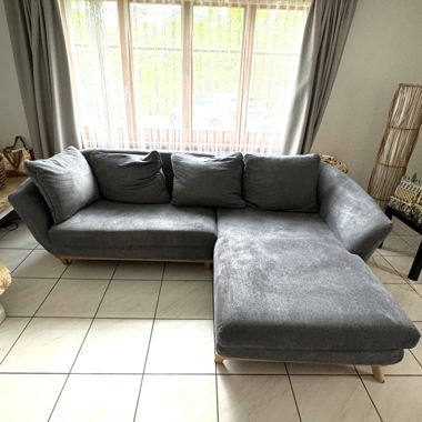 Graues Sofa von Mömax