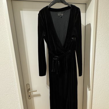Samtkleid in schwarz (black velvet dress)