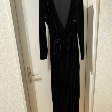 Abito in velluto nero (black velvet dress)