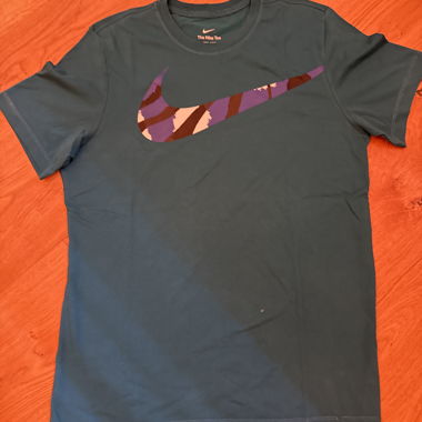 T-shirt Nike con logo