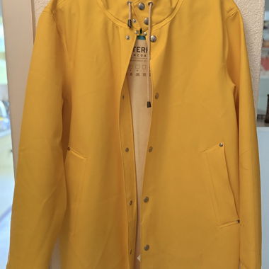 Gelbe Regenjacke. Neuwertig. 
