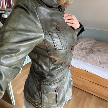 grüne Lederjacke
