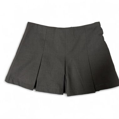 grey pleated skirt