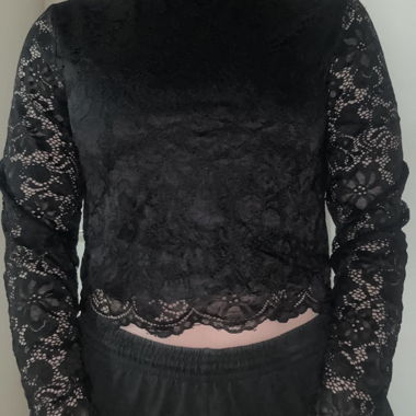 Top a maniche lunghe nero