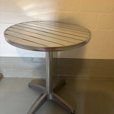 Runder Metall-Beistelltisch