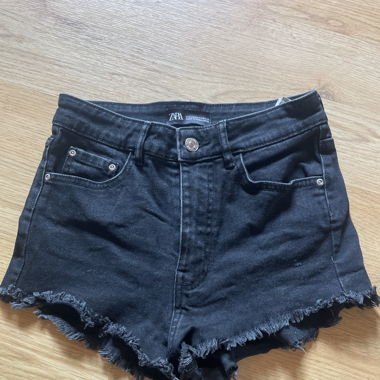 Sort Zara 