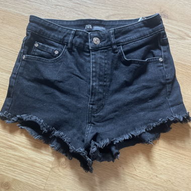 Sort Zara 
