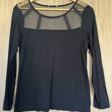 Pretty small black sweater / sexy