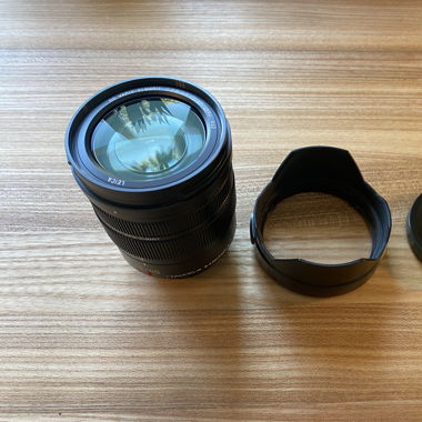 12-60mm: Leica DG Vario-Elmarit Objektiv. f2.8-4