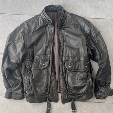 Schwarze Vintage-Lederjacke