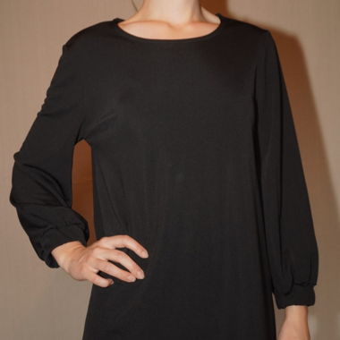 Abito nero oversize semplice