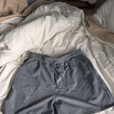 Shorts Unisex klein geschnitten