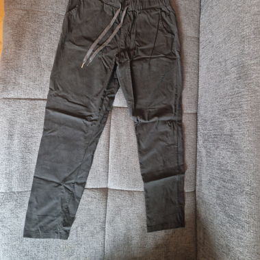 Leichte schwarze Hose