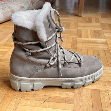 Beautiful women's winter shoes unused size 36