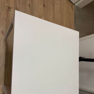 Table carrée blanche