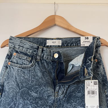 Jeans droit avec motif Mango