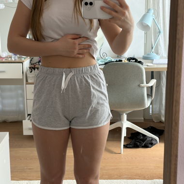 Graue Kurze Trainerhose