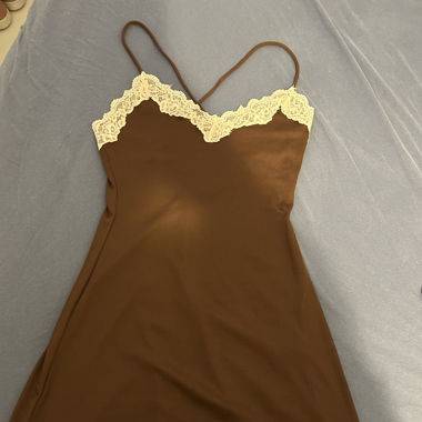 Braunes Spitzen Kleid