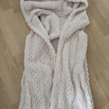 Smanicato in lana con cappuccio beige