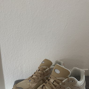 New Balance 2002r