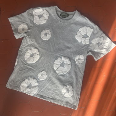 T-shirt grigio Denim Tears con stampa floreale bianca