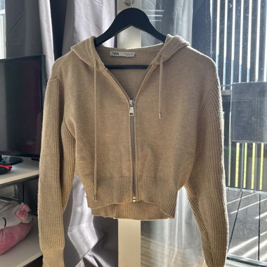 Beige Zipper-Kapuzenjacke Zara aus Strick