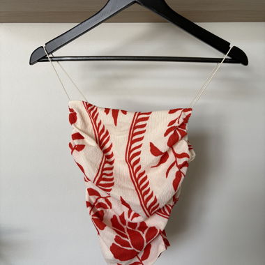 Top floreale senza maniche