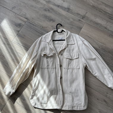 Cream-coloured Pull&Bear denim jacket