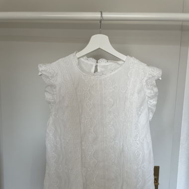 Weißes Spitzenoberteil mit Rüschenärmeln Boho Chic