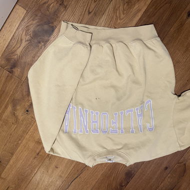 California Sweater Gelb mit Violetter Schrift