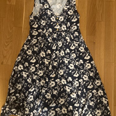 Umstandsmode Blumenkleid mit V-Ausschnitt