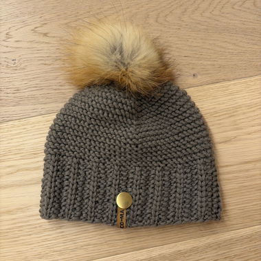 Knitted beanie with pom-pom