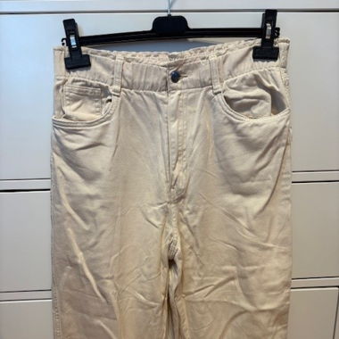 beige Jeans