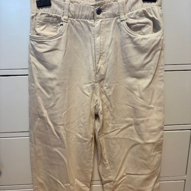 beige Jeans