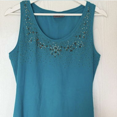 turquoise tanktop with rhinestones