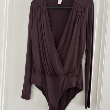 Body burgundy