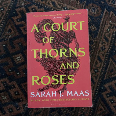 Una corte di spine e rose