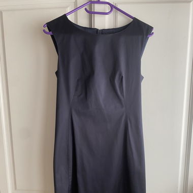 Schwarzes Kleid