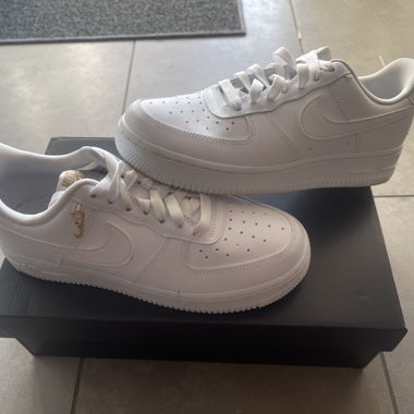 Weisse Sneaker