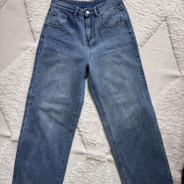 High-Waisted Jeans