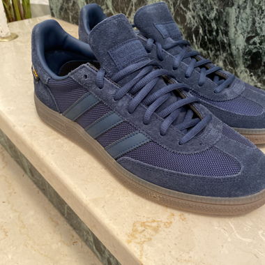Baskets Adidas en bleu foncé