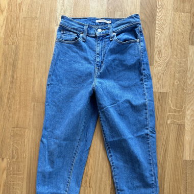 Levi's High Wasted Taper Jeans