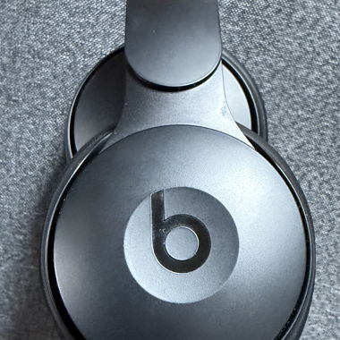 Beats Solo Pro Kopfhörer mit Etui