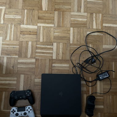 Playstation4 +Kontroller + 14 Spiele + Ladestation