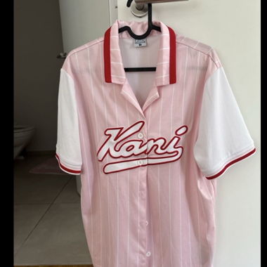 Chemise de baseball Karl Kani rose