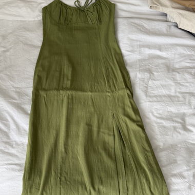 Abito verde con spalline sottili