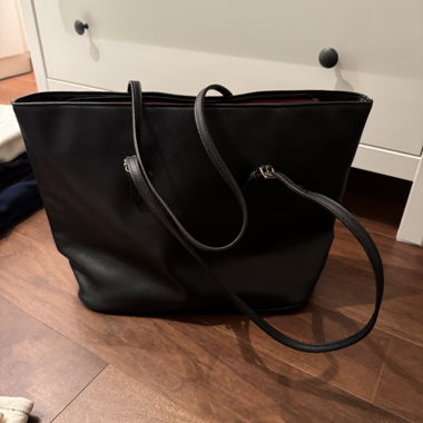 Schultertasche schwarz