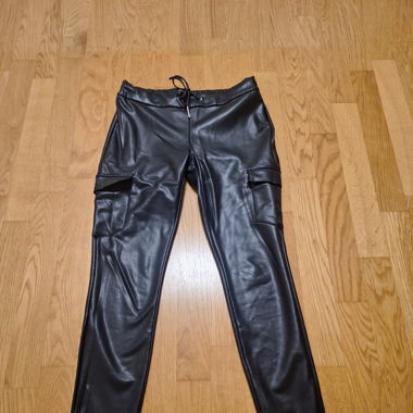 Coole schwarze Lederhose